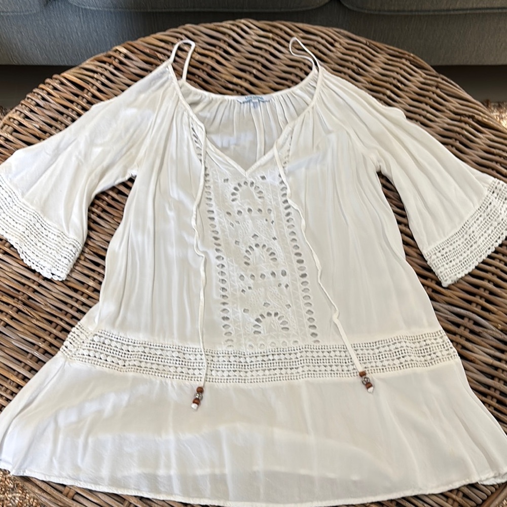 Blue Island white cold shoulder cover up size Large